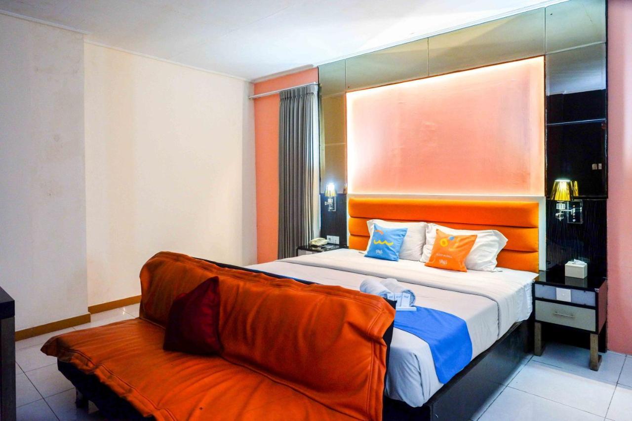 Sans Hotel International Surabaya Gubeng Exterior photo