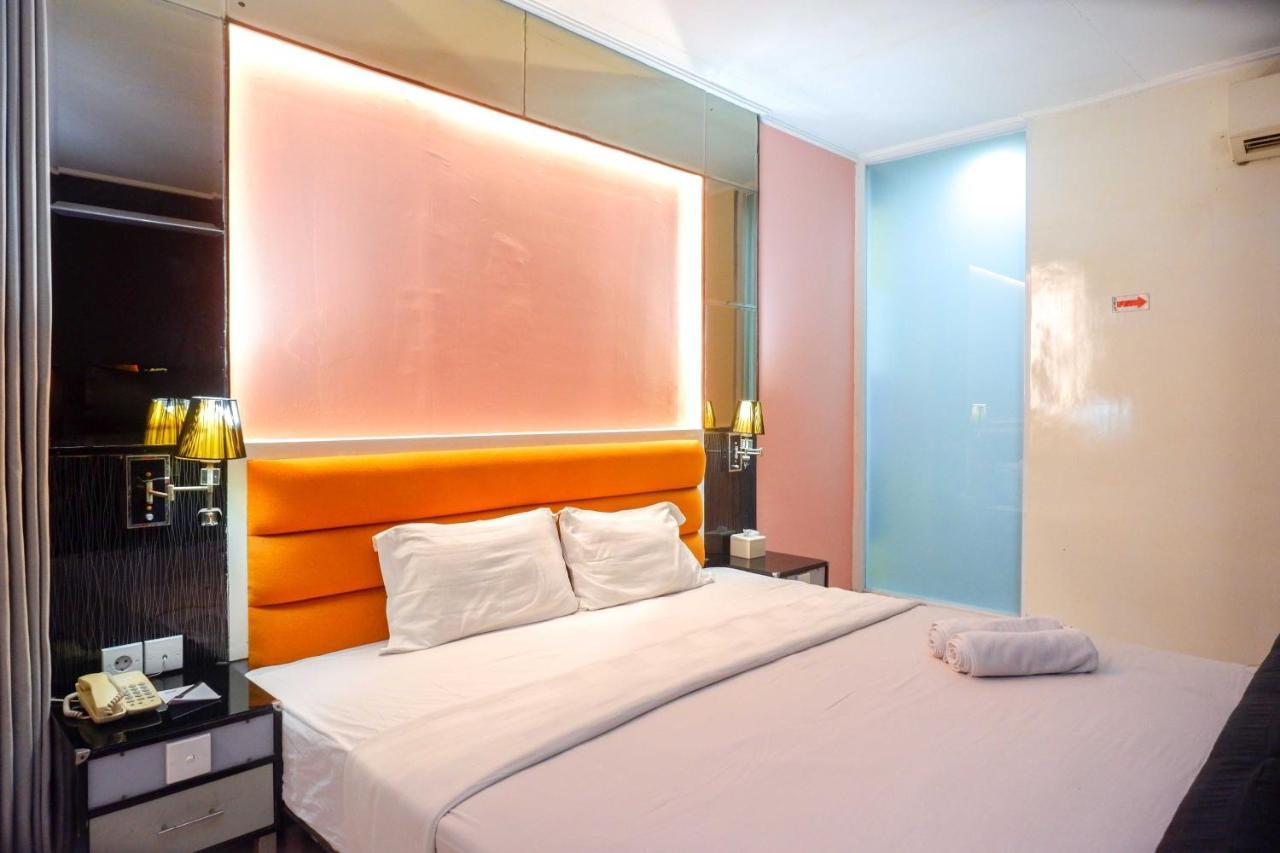 Sans Hotel International Surabaya Gubeng Exterior photo