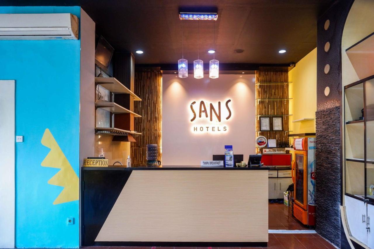 Sans Hotel International Surabaya Gubeng Exterior photo