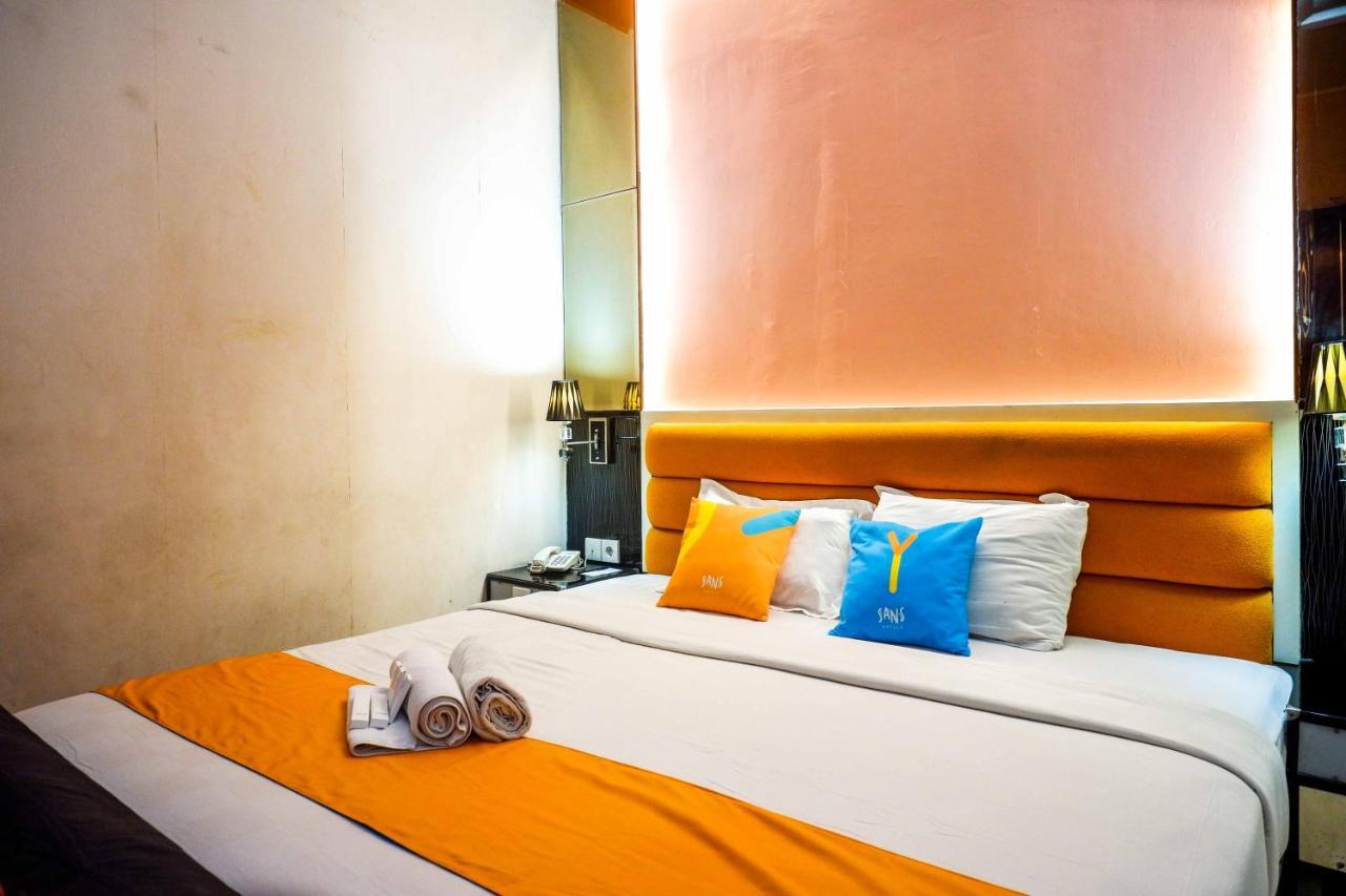Sans Hotel International Surabaya Gubeng Exterior photo