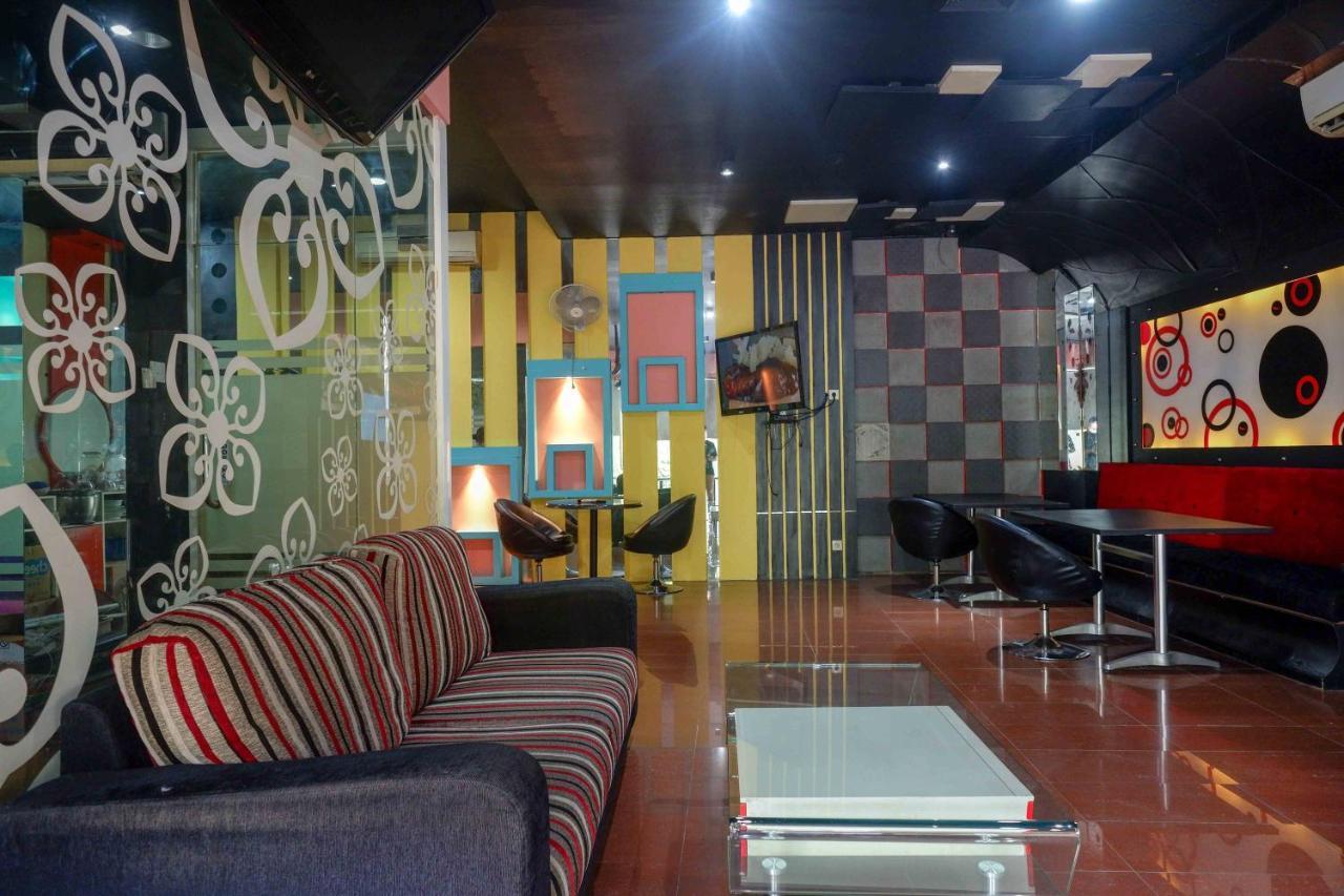 Sans Hotel International Surabaya Gubeng Exterior photo