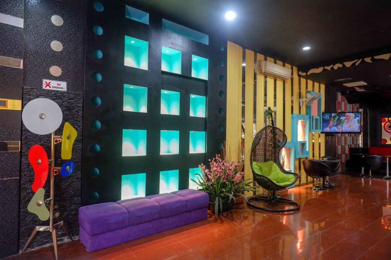 Sans Hotel International Surabaya Gubeng Exterior photo