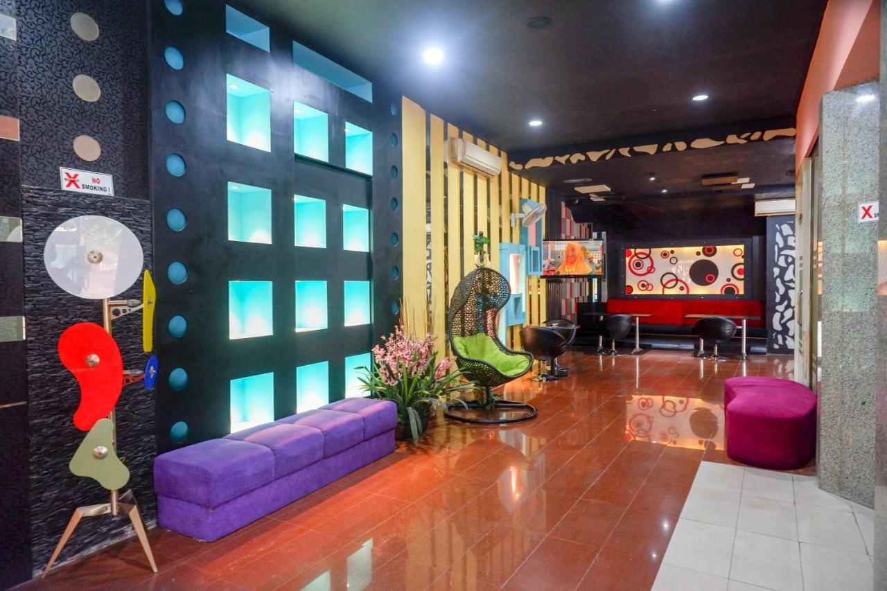 Sans Hotel International Surabaya Gubeng Exterior photo