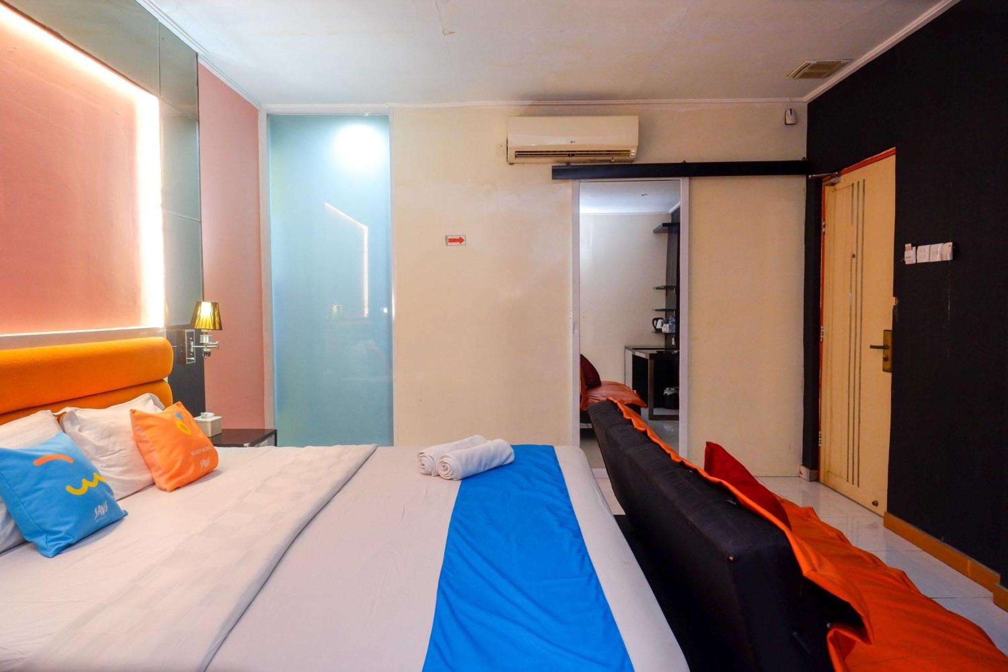 Sans Hotel International Surabaya Gubeng Exterior photo