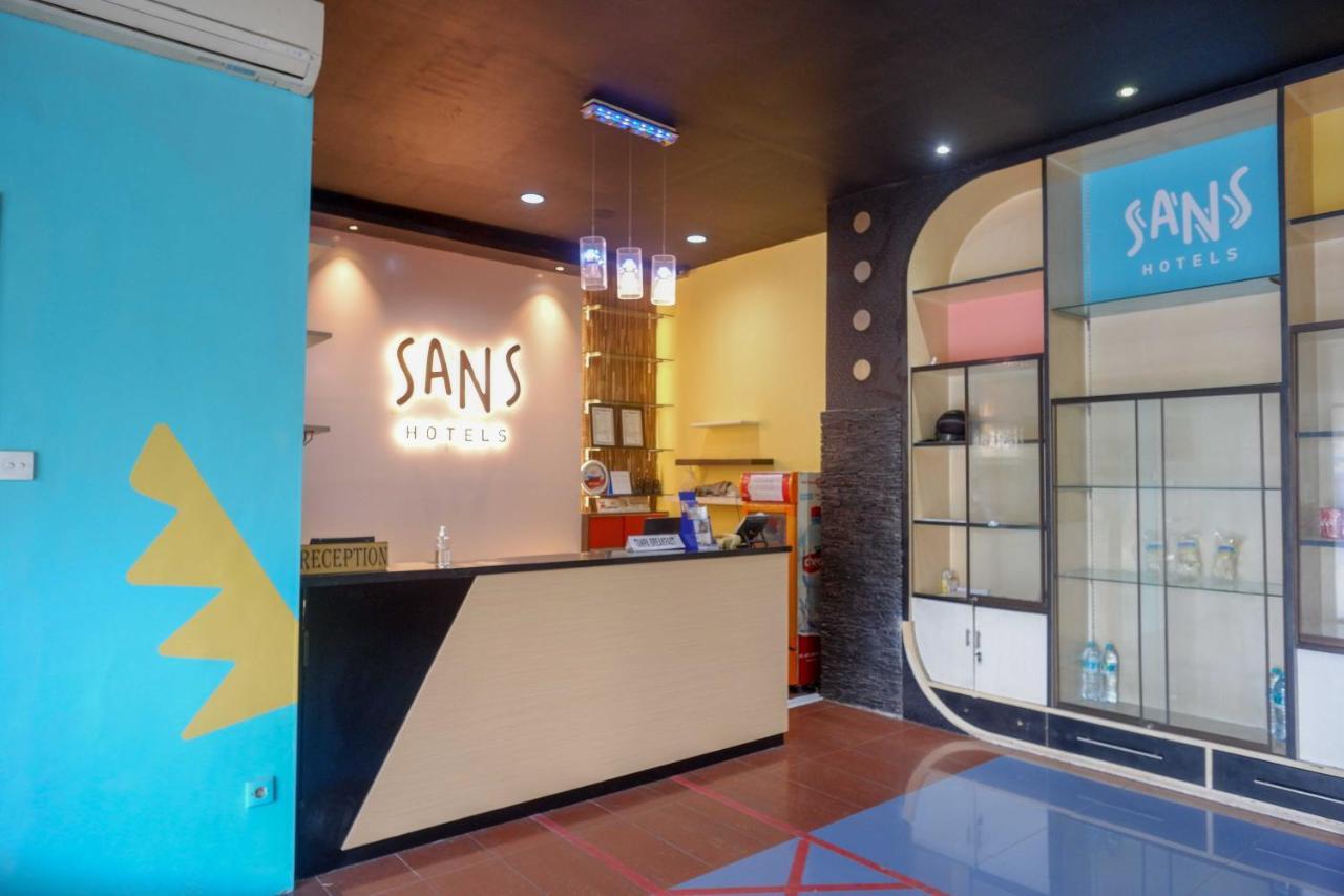 Sans Hotel International Surabaya Gubeng Exterior photo