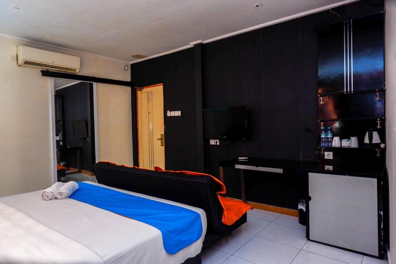 Sans Hotel International Surabaya Gubeng Exterior photo