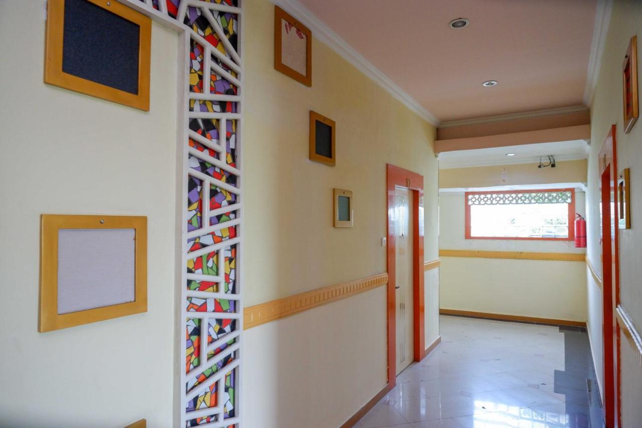 Sans Hotel International Surabaya Gubeng Exterior photo