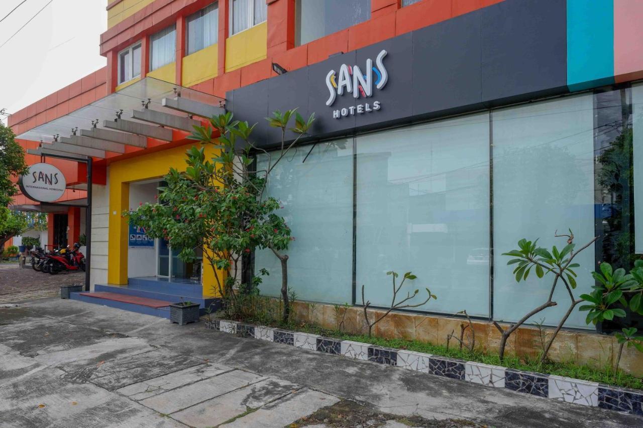 Sans Hotel International Surabaya Gubeng Exterior photo