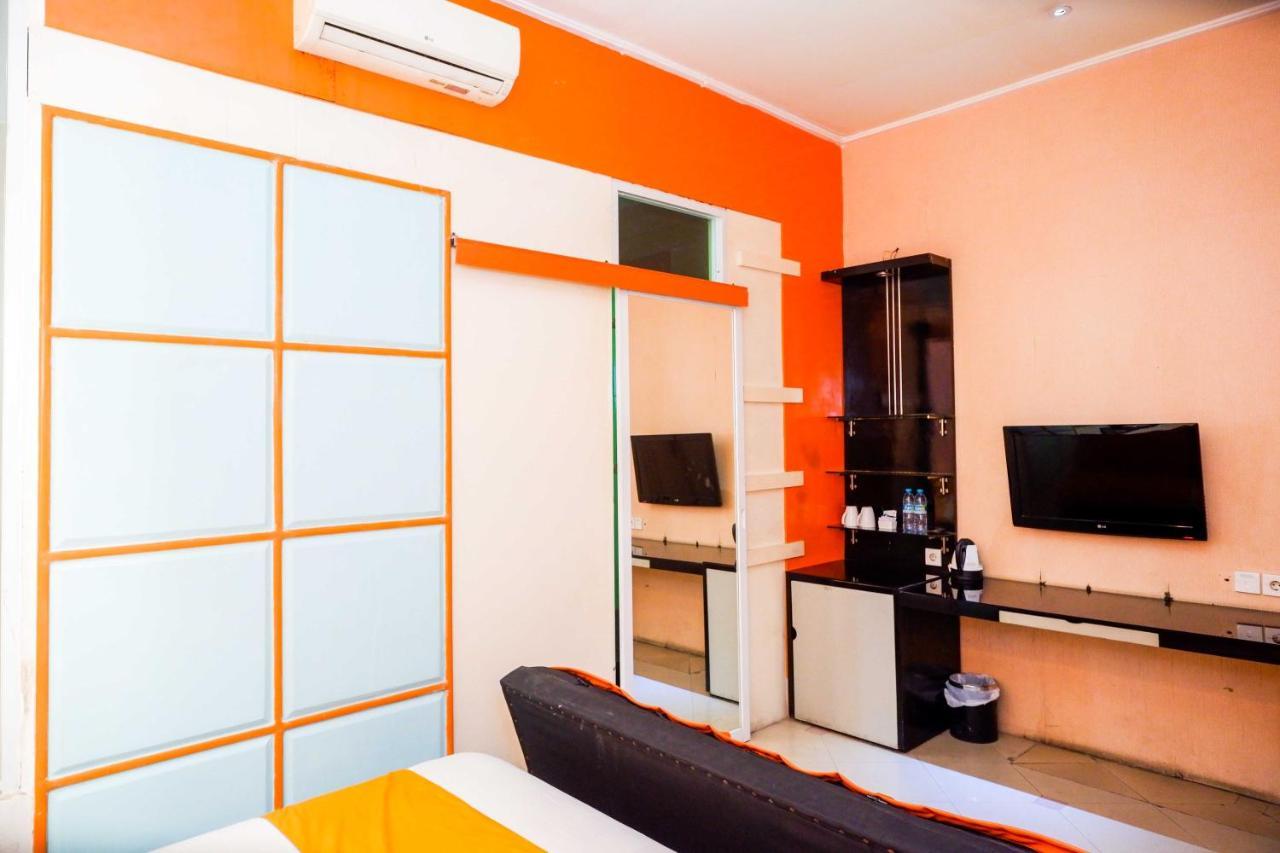 Sans Hotel International Surabaya Gubeng Exterior photo
