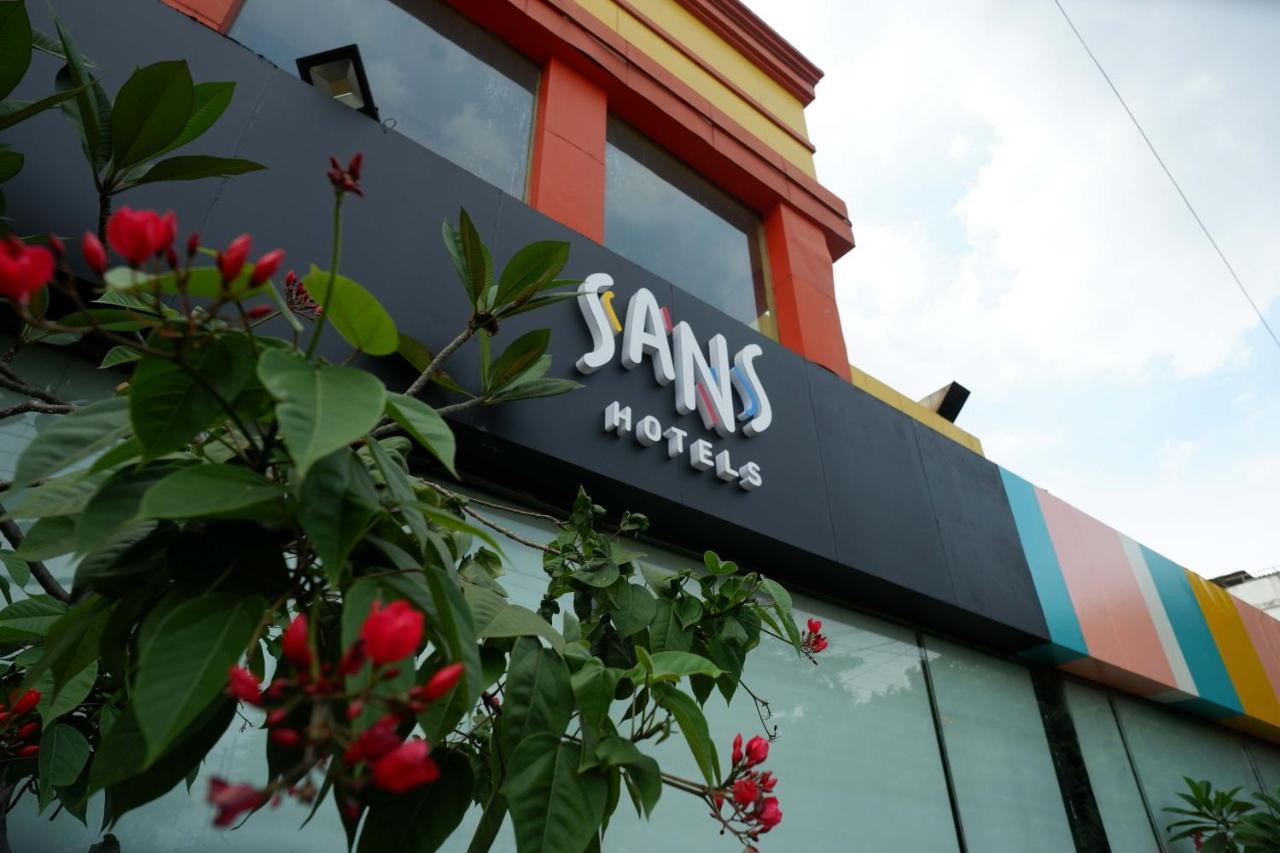 Sans Hotel International Surabaya Gubeng Exterior photo