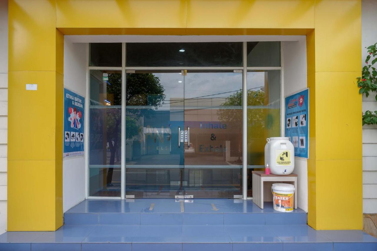 Sans Hotel International Surabaya Gubeng Exterior photo